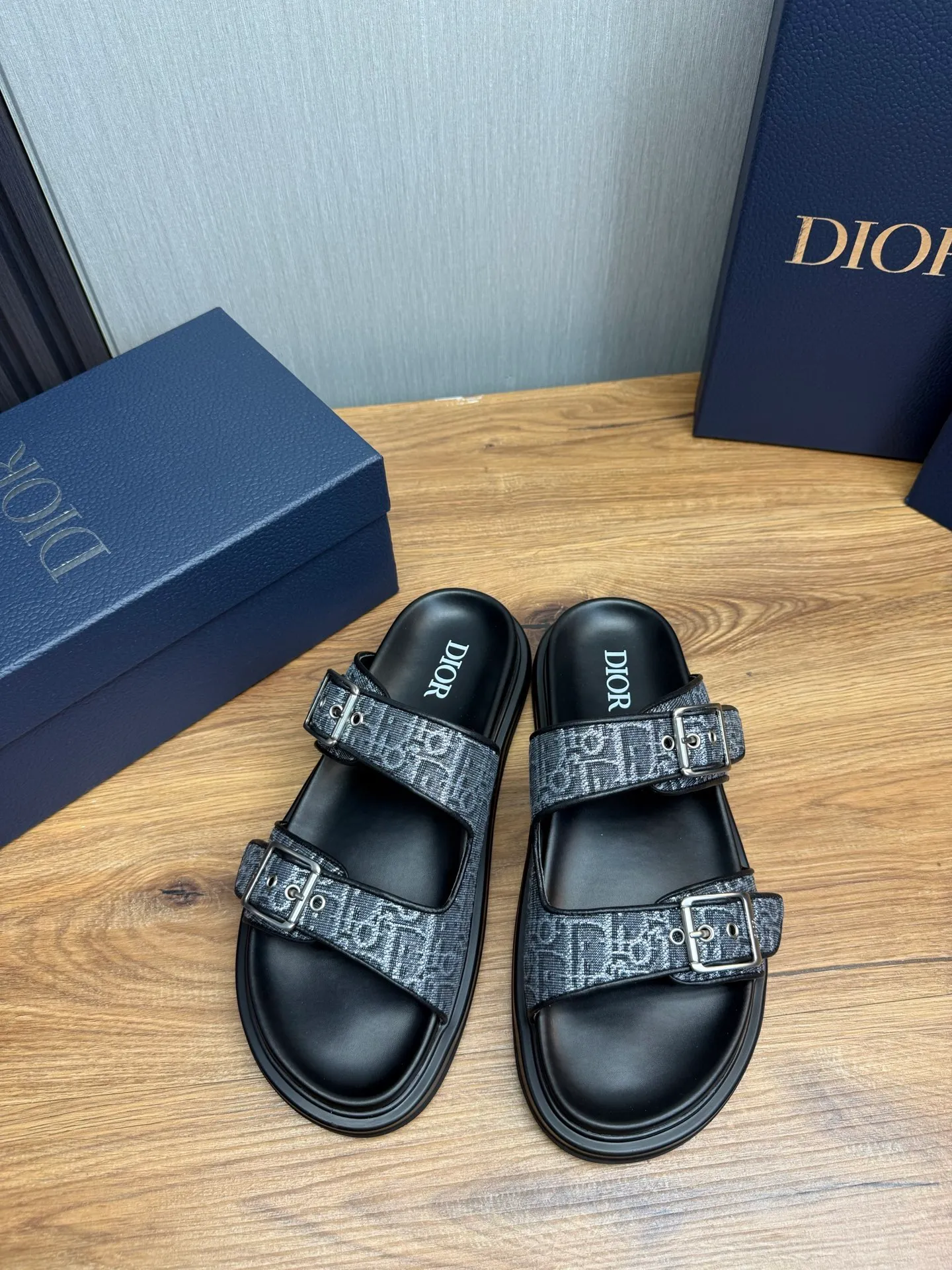 Men's shoes 💰300💰 Dior. Men's slippers 🩴Official website 1:1 production 38-45 yards 45 46 🉑️Customized original material shipped✅